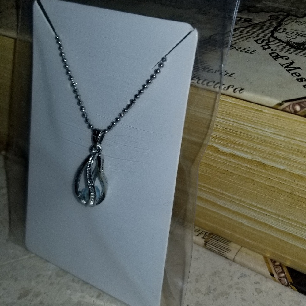 Glow In The Dark pearl   Pendant - Picture 6 of 7